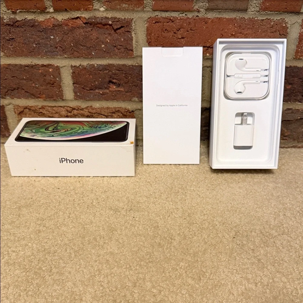 Apple iPhone Box with Headphones, charging cable, and block - White
